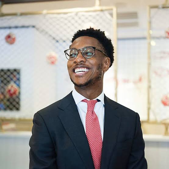 AdewaleYusuf_'s tweet photo. At 35, this Nigerian was handed one of America's most famous restaurant chains, in the middle of bankruptcy. His response? "We're going to execute the greatest comeback in restaurant history."

Meet Damola Adamolekun.
Born in Nigeria to a neurologist and a pharmacist - parents, he lived in Zimbabwe and the Netherlands before landing in Springfield, Illinois, at age 9.
In America, he did it all at once: played football at Brown University while landing a Goldman Sachs internship at just 19.
From Goldman to private equity at TPG, partner at the hedge fund Paulson & Co. And at 31, he became CEO of P.F. Chang's. One of the youngest chief executives of a major American restaurant chain. Under him, the company grew to roughly $1 billion a year in revenue.

Then in 2024, the call came. Red Lobster, an American icon with hundreds of restaurants and tens of thousands of employees, was in bankruptcy. Investors needed someone to bring it back from the dead.
They chose the 35-year-old from Nigeria.
Within weeks of his arrival, Red Lobster was out of bankruptcy. Since then, he's rebuilt the menu, brought back what customers loved, and is now betting big on making it, in his words, the most AI-forward restaurant company in existence.
The comeback isn't finished. But that's exactly the point, he chose the hardest seat in American dining, on purpose.

A Nigerian is fighting to pull off the greatest comeback in restaurant history, and remember this: he's not the exception, he's the evidence. There are thousands of Damolas building Beyond Africa, and I want to tell the World about them.

Let me know who I should feature next in the comments.