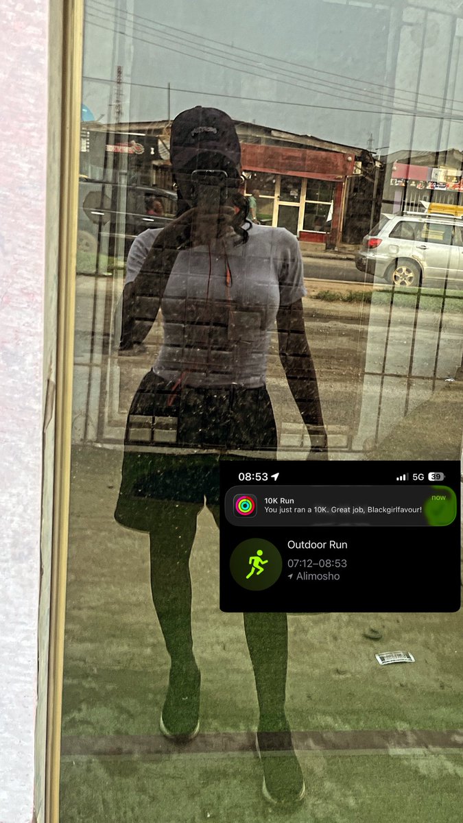 blackgirlfavour's tweet photo. Did something todayyyyy 🥳🏃🏽‍♀️

The highlight of this run for me was when a group of agberos started cheering me on, and one of them even decided to run alongside me for a few seconds.

He kept saying, “Mama, keep going!” 😂
I loved everything about that! https://t.co/yQtkloOQd4