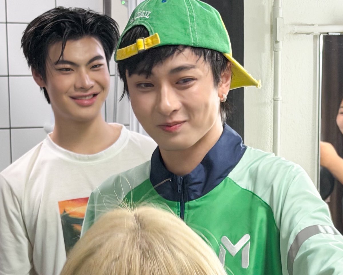 mun0ll_ptcl's tweet photo. เขาว่าสายตามันหลอกกันไม่ได้👀

LINE MAN LIVE x THEE WAVE
#LINEMANถูกสุดทุกวันxTheeWave https://t.co/gZNhhY16YF