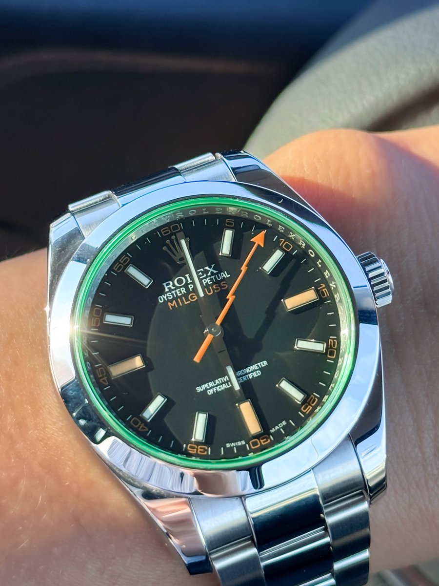 sanchaaaan_'s tweet photo. 耳鼻科へGOの為、ほぼ定時退社🚗
本日もお疲れ様でしたー😆
#ミルガウス #Milgauss
#116400GV
#ロレックス #Rolex https://t.co/vt4jL8N4hR