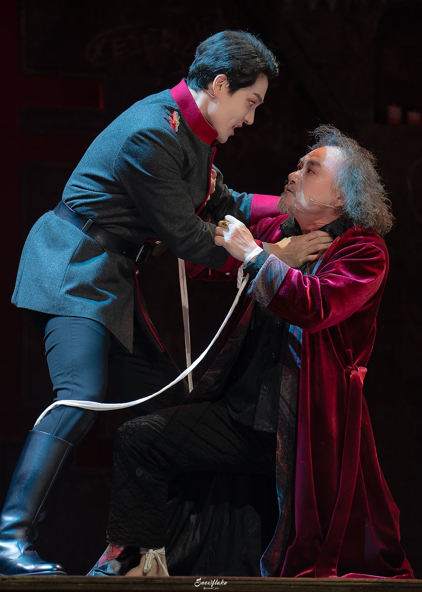 snowf_pic's tweet photo. 260602 브라더스 까라마조프 스페셜 커튼콜 <M6. 아버지와 아들>- '조풍래' 드미트리 &amp; '도창선' 표도르 https://t.co/wP7lFkAL7Z