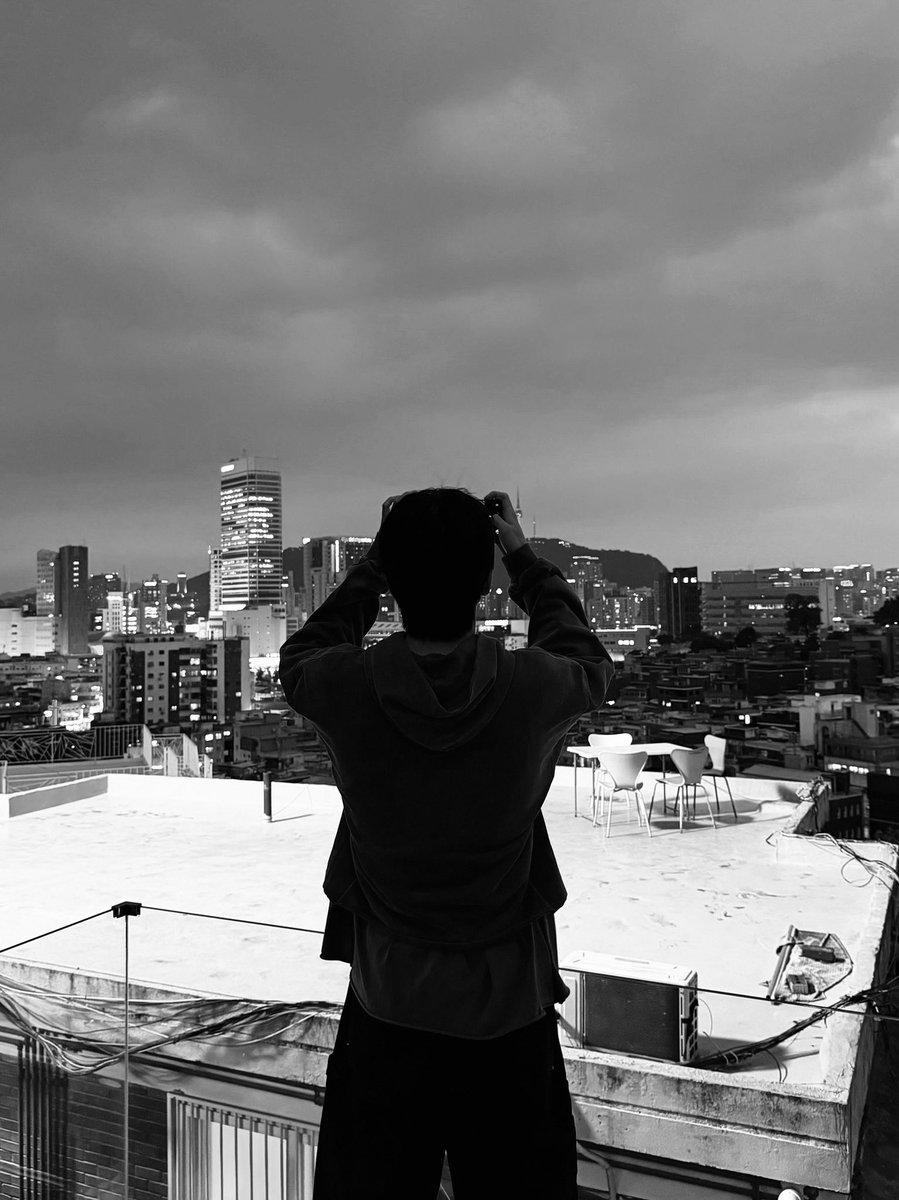 Afternoires's tweet photo. Why are there so few stars tonight? From up here, the skyline almost passes for a constellation. Cities have a strange way of rewriting the night, filling the horizon with lights until you stop noticing how much of the sky has quietly disappeared. https://t.co/pAd1YJAGF8