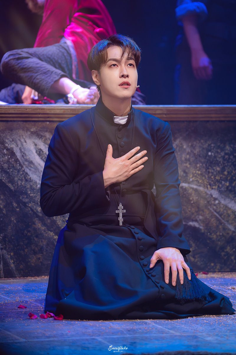 snowf_pic's tweet photo. 260602 브라더스 까라마조프 스페셜 커튼콜 <M6. 아버지와 아들>- '황민수' 알료샤 https://t.co/DKFv3OPmYH