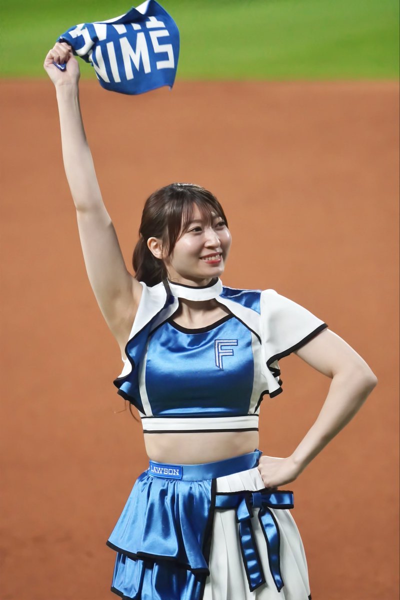 fastball70's tweet photo. 最近上げてなかった
#lovefighters
#ファイターズガール
#串山楓 https://t.co/oUHKKg0tmP