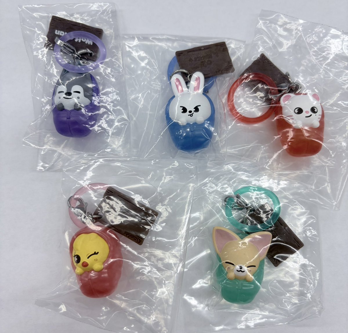 tom_on01's tweet photo. SKZOO めじるしアクセサリー 
ソロキャンプ　StrayKids スキズ
まとめて買取りしてくださる方いませんか？５個一式優先、相談可

譲：🐺🐰🦙(🥟)🐥🦊
求：定価＋送料

Wolf Chan ウルフチャン
Leebitリービット
Jiniret ジニレット
BbokAri ポガリ
Foxl.Ny フォクシニー https://t.co/g3J7su74iL