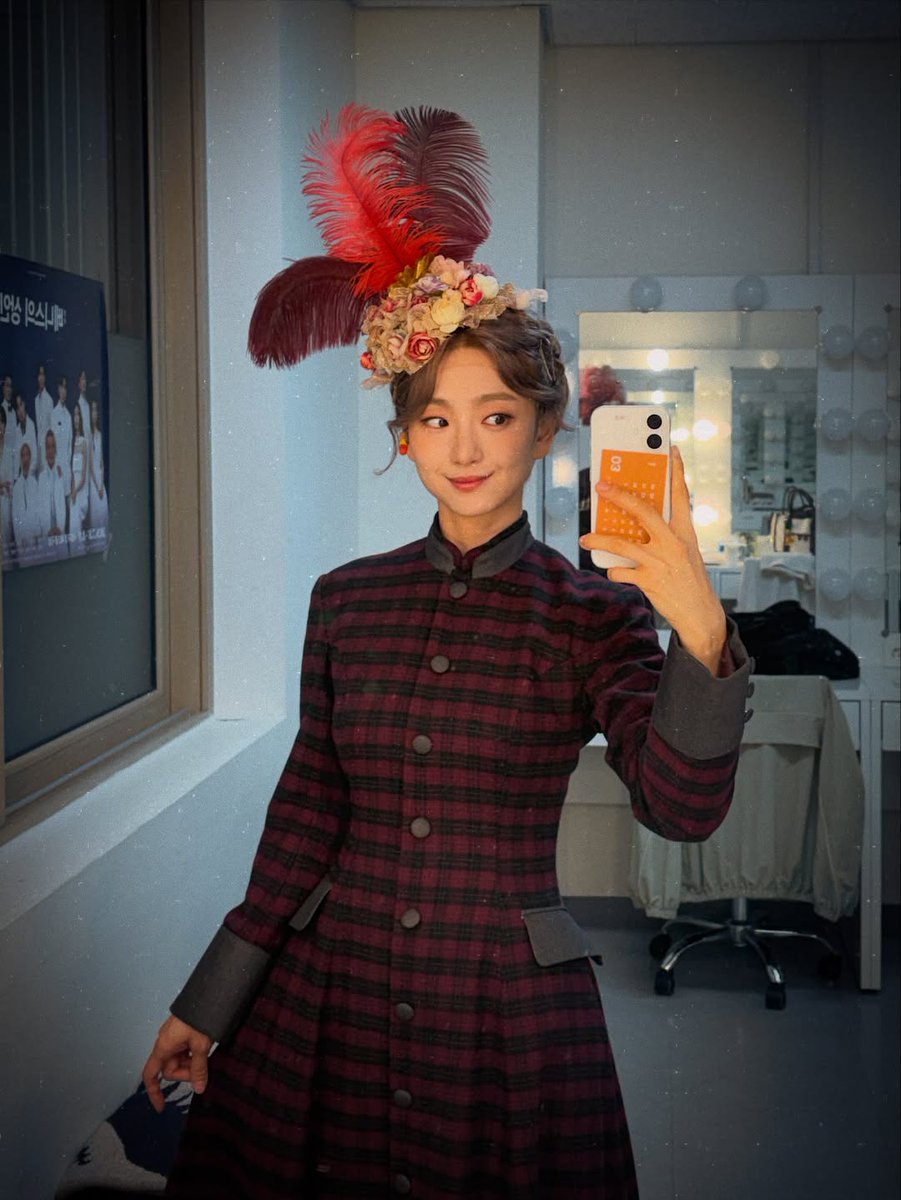 Re_200302's tweet photo. 언니가 이런 시대극 의상 입고 연극을 하고 있다는 게 아직도 실감 안 남.. https://t.co/p4KFO98MFM