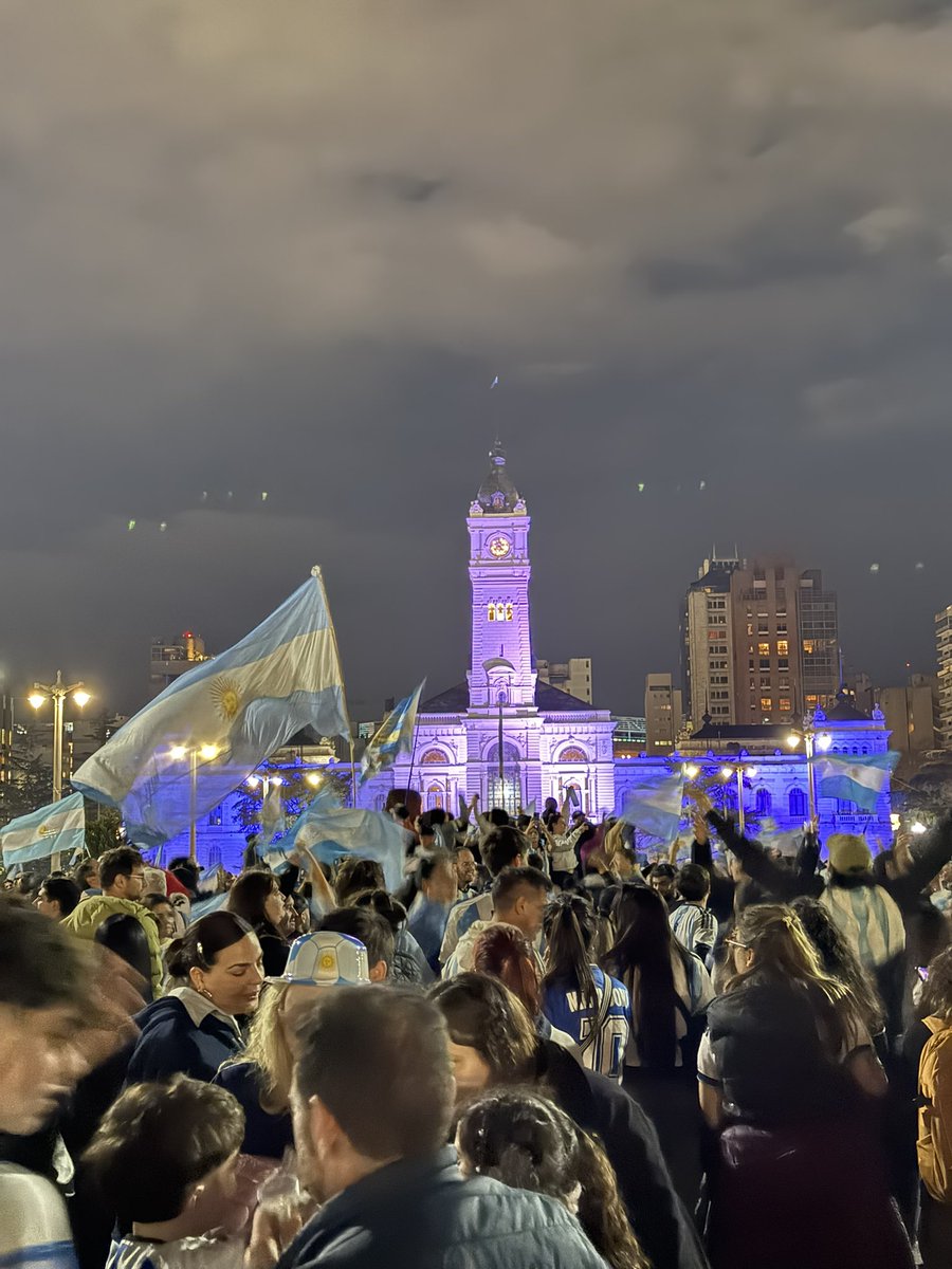 lutitravelguide's tweet photo. Imágenes y momentos que nunca olvidaremos 

Vamos 💛🇦🇷🙌 https://t.co/3n5G0h70Bm