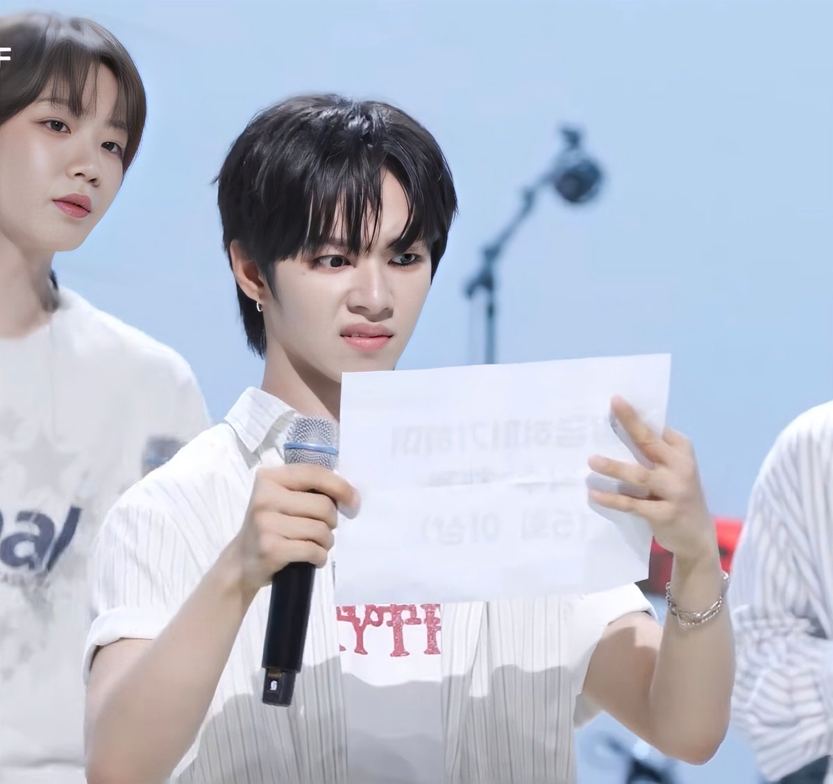 Bby_byeol's tweet photo. HIS FACIAL EXPRESSION HAS ITS OWN SUBTITLE— I CANNOT! ( ˶ˆᗜˆ˵ ) https://t.co/nG67xDMVLY