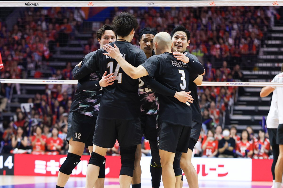 vking_jp's tweet photo. ＼10連勝✨／

男子日本代表が2セットダウンから大逆転勝利🔥🔥

🇯🇵日本代表 3-2 カナダ代表🇨🇦

第1セット 18-25
第2セット 24-26
第3セット 29-27
第4セット 25-19
第5セット 15-11

https://t.co/MwfUDiqYyi

📸Photoraid https://t.co/9zNgOJhQEz