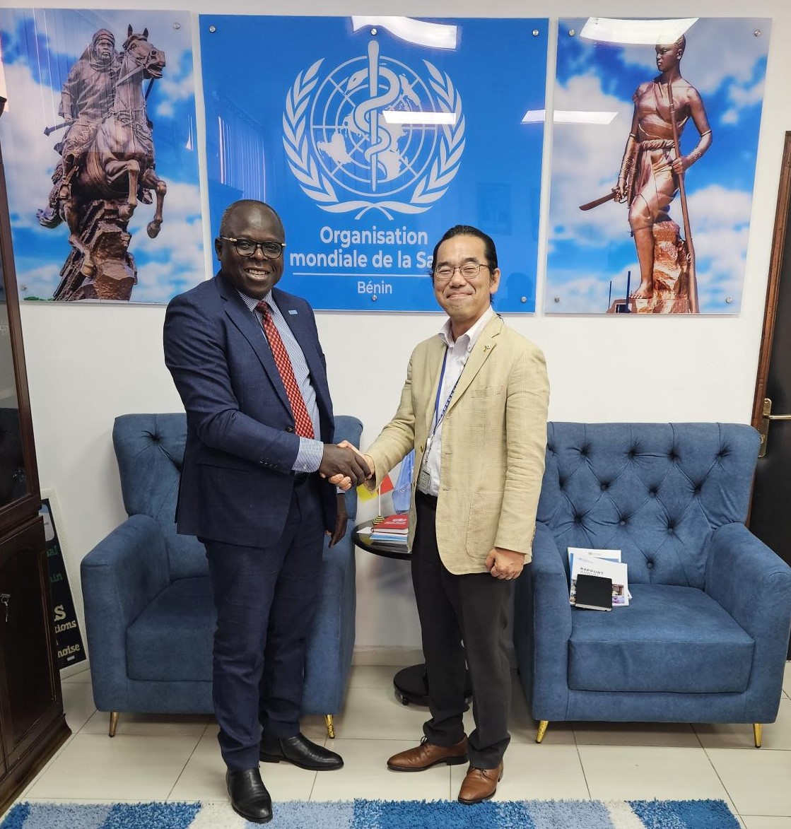 oms_benin's tweet photo. Le Représentant de l’@oms_benin, Dr Jean Konan, a échangé cette semaine avec le nouveau Représentant de la @jica_direct au #Bénin🇧🇯, Kazunao Shibata. Au cœur des discussions le renforcement du partenariat entre @WHO et la #JICA pour une meilleure santé des populations du Bénin. https://t.co/AiAQayf42E