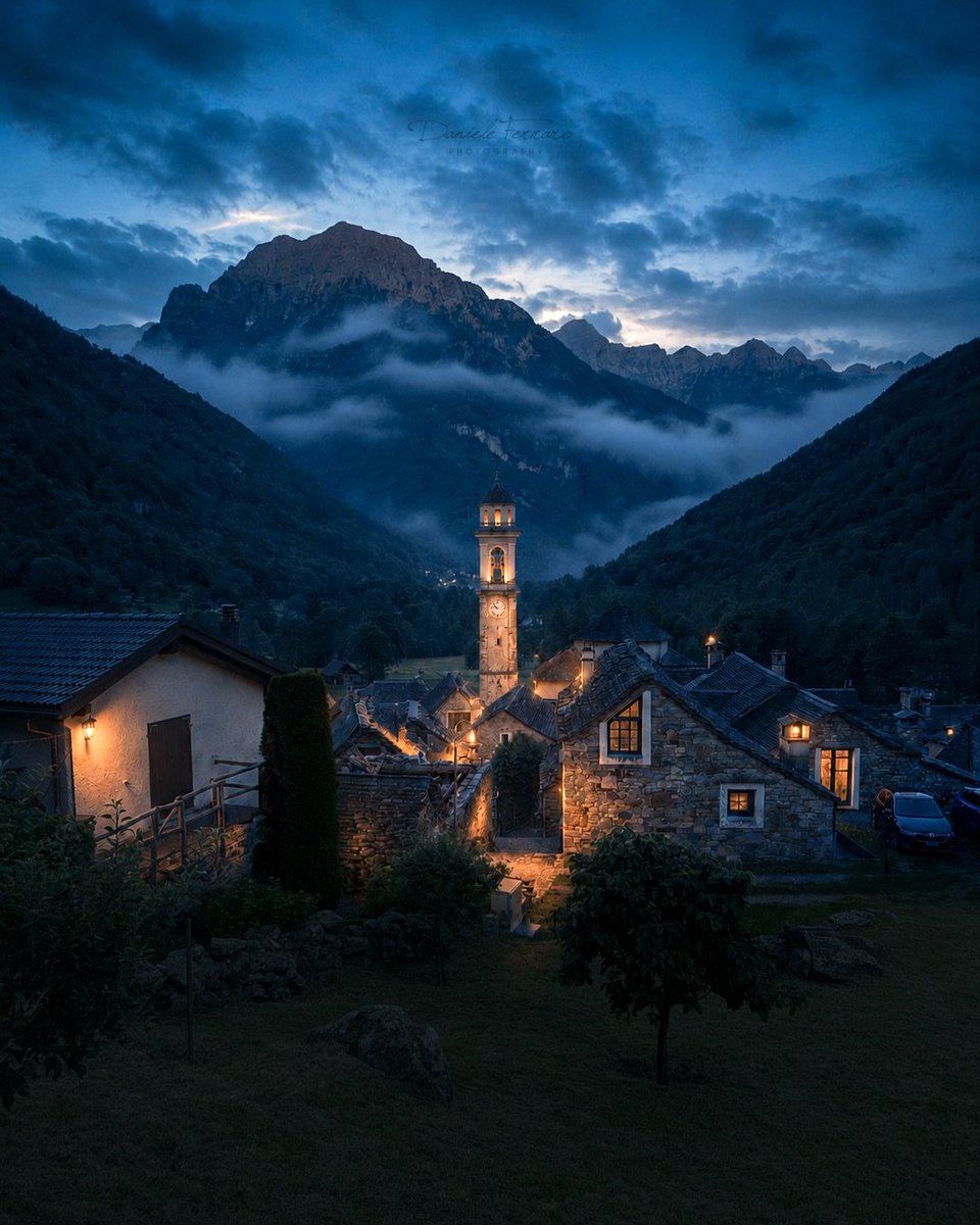 I_love_family1's tweet photo. Night view of Sonogno, Switzerland 🇨🇭 https://t.co/A7HYRHAwqy