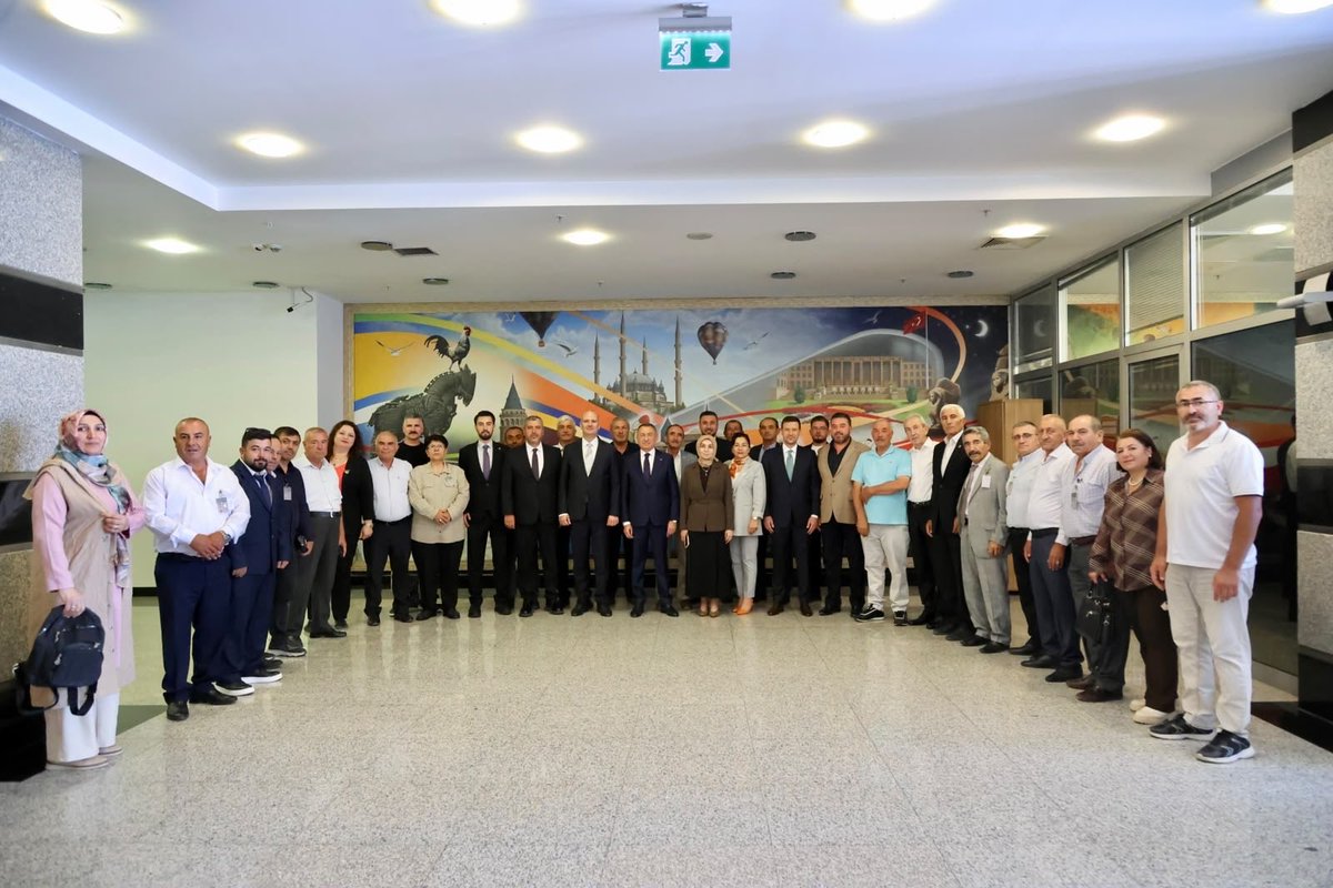 Mstafa_Ozcan's tweet photo. 📍TBMM

Önceki Dönem Cumhurbaşkanı Yardımcımız Milletvekilimiz Sn. @fuatoktay , Genel Başkan Yardımcımız Milletvekilimiz Sn. @DrOmerileri , Grup Başkanvekilimiz Milletvekilimiz Sn. @leylasahinusta , Milletvekilimiz Sn. @fethanbaykoc ve Sincanımızın kıymetli muhtarlarıyla bir araya geldik.

İlçemizin ihtiyaçları,devam eden yatırımlar ve planlanan projeler üzerine istişarelerde bulunduk. 
Değerli bölge milletvekillerimize destekleri için teşekkür ederim.