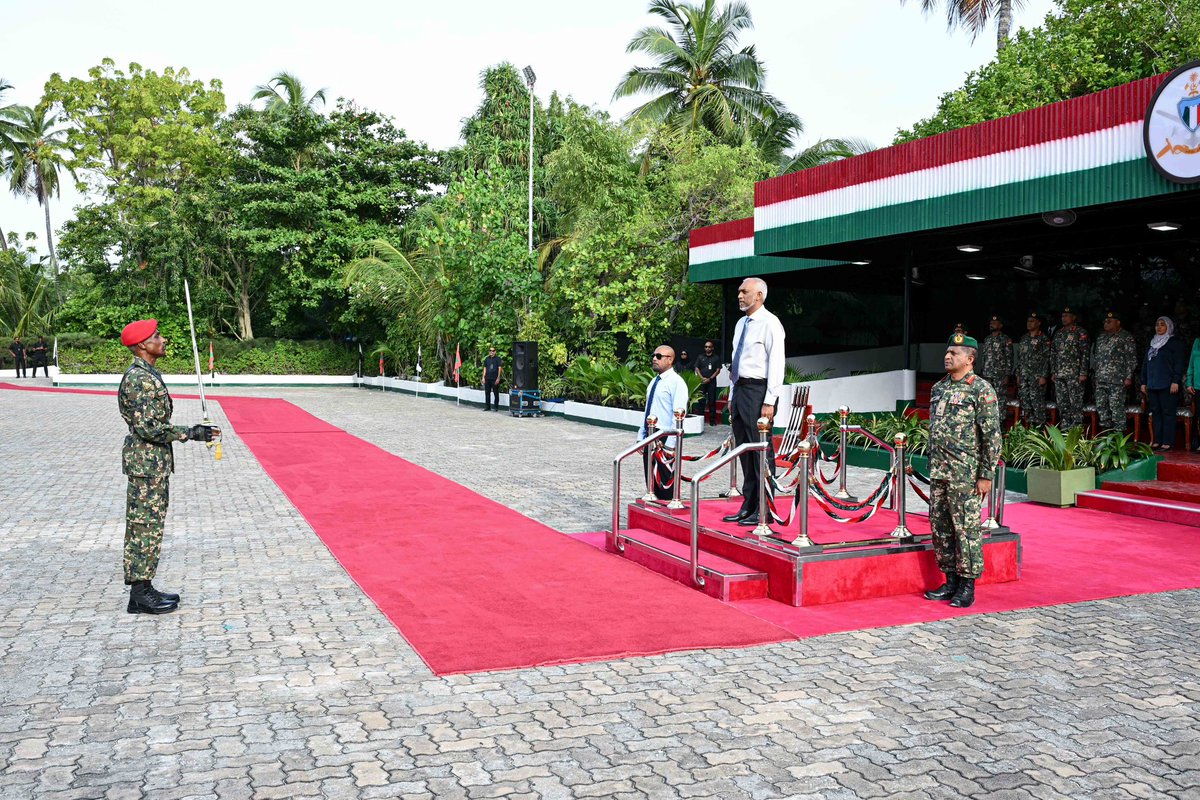 presidencymv's tweet photo. President Dr @MMuizzu, the Commander-in-Chief of the Maldives National Defence Force, officiates the oath-taking and firearms presentation ceremony for the graduates of the 72nd and 73rd batches of @MNDF_Official's Basic Training Course, held at K. Girifushi. https://t.co/ir6uHrEejg