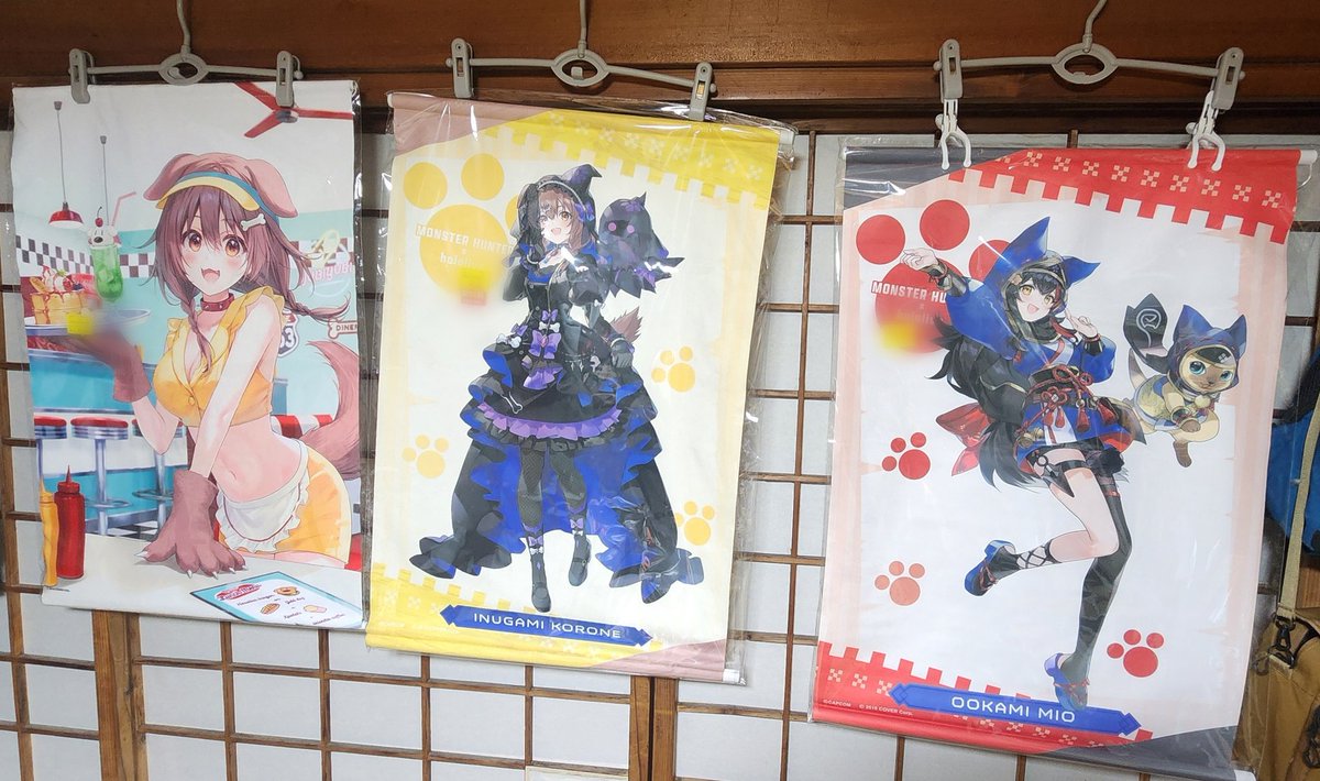 fujimaru_sub's tweet photo. ファンダムアキバさんに何気なく見に行ったら前々から欲しかったころさんのタペストリーと、ころさん、ミオしゃのモンハンコラボのタペストリー見付けてお迎えしちゃった！
あと指パペットもあったので、お顔厳選してお迎えしたでぇ～
めっちゃホクホク(っ´ω`ｃ) https://t.co/4pdEuyRW7E