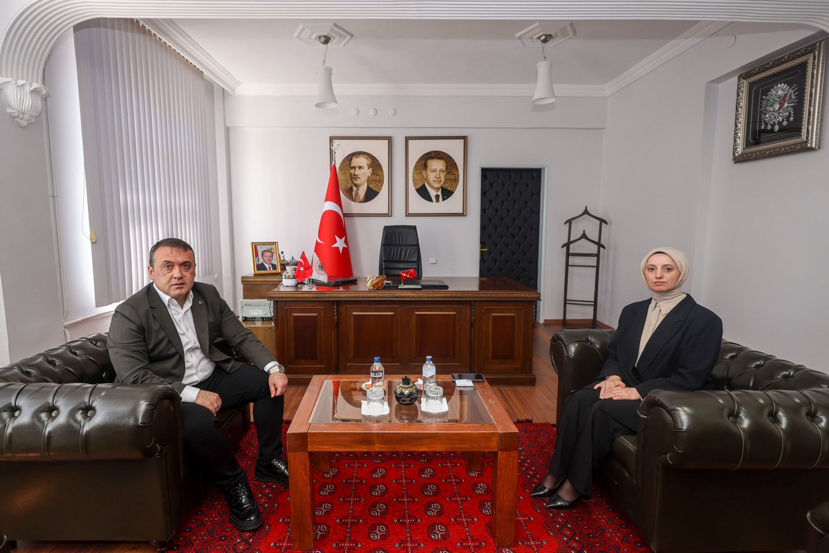 bilecikvaliligi's tweet photo. 📍 Valimiz Sayın Faik Oktay Sözer, İnhisar Kaymakamı Esra Polat’a iade-i ziyarette bulundu.

Ziyarette, ilçede yürütülen kamu hizmetleri ile devam eden çalışmalar hakkında değerlendirmelerde bulunuldu. Valimiz Sözer, Kaymakam Polat’a görevinde başarılar dileyerek çalışmalarında kolaylıklar temenni etti.

@FaikSOZER