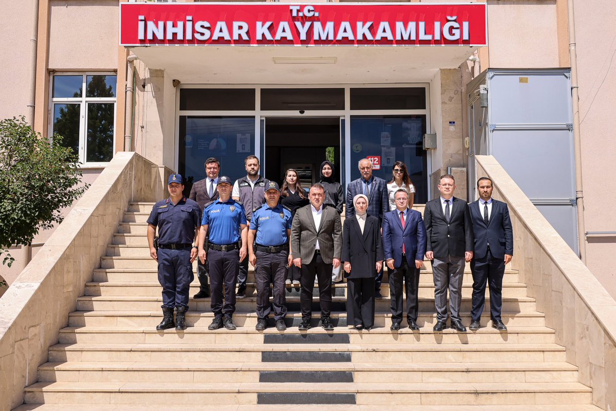 bilecikvaliligi's tweet photo. 📍 Valimiz Sayın Faik Oktay Sözer, İnhisar Kaymakamı Esra Polat’a iade-i ziyarette bulundu.

Ziyarette, ilçede yürütülen kamu hizmetleri ile devam eden çalışmalar hakkında değerlendirmelerde bulunuldu. Valimiz Sözer, Kaymakam Polat’a görevinde başarılar dileyerek çalışmalarında kolaylıklar temenni etti.

@FaikSOZER