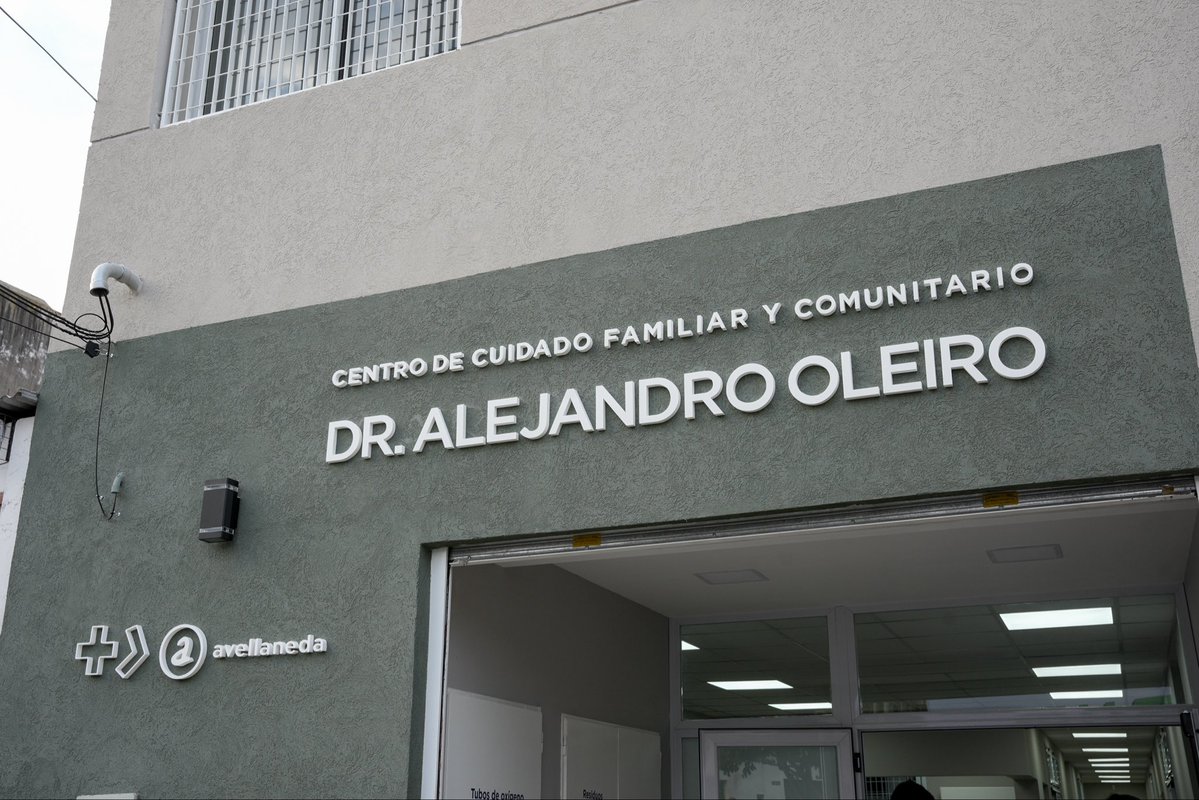 magdysierra's tweet photo. 🏥 | Inauguramos el Centro de Cuidado Familiar y Comunitario “Dr. Alejandro Oleiro” en Gerli, junto a @Kicillofok, @jorgeferraresi, @nkreplak, @gkatopodis y @CrisAlvarezRod.

Porque creemos en un Estado presente que invierte, cuida y garantiza el derecho a la salud, seguimos trabajando junto a la Provincia para construir una Avellaneda con más igualdad de oportunidades.

Con Axel a la cabeza, vamos derecho al futuro por un proyecto de país que ponga a las personas en el centro y trabaje por una Argentina más libre, más justa y más soberana.