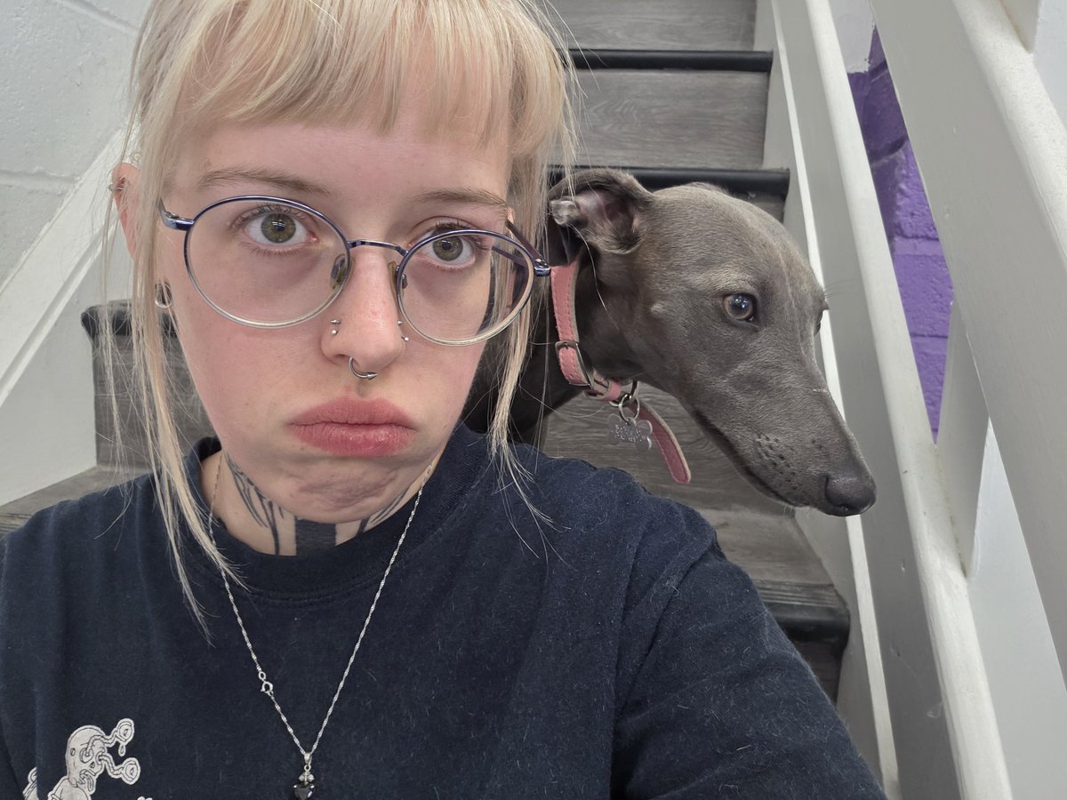 caitsithlvr's tweet photo. her head is so empty https://t.co/etNpxFJKVB