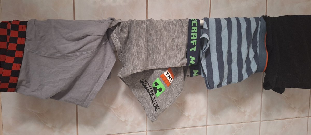 lostyao's tweet photo. imagine doing your shotas laundry and thats what you see on a daily basis https://t.co/lTuE3hgxKG