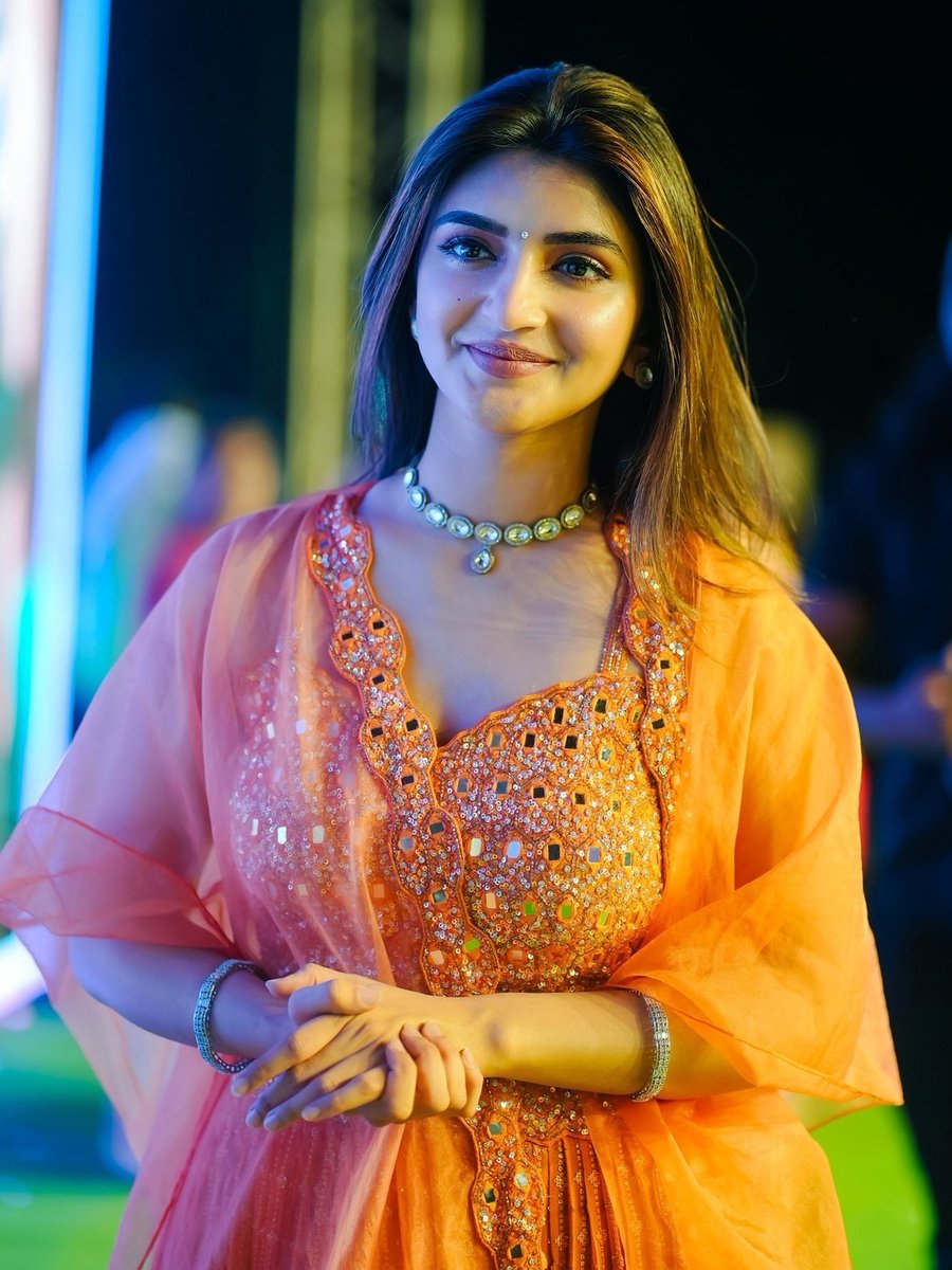 glamverse_x's tweet photo. Sreeleela 🧡🧡🧡

#sreeleela https://t.co/INnPn4FQXS