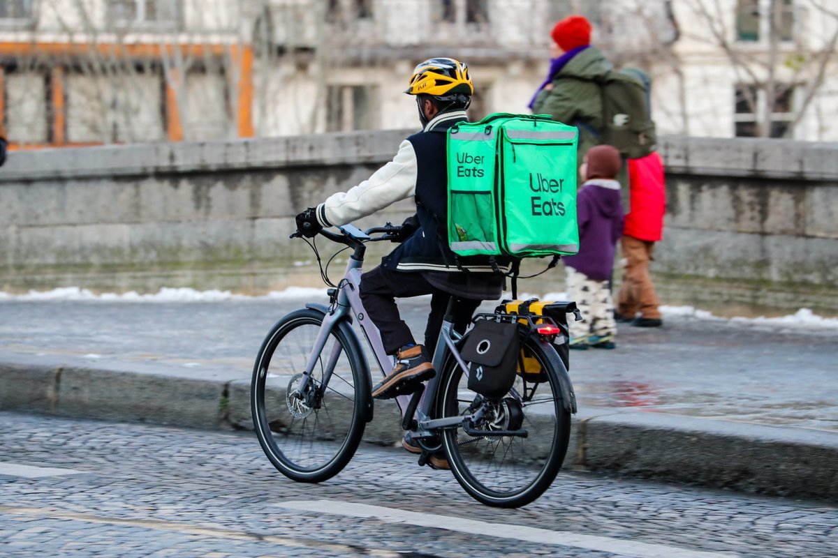 businessamnl's tweet photo. Uber neemt Delivery Hero over voor 14,8 miljard dollar https://t.co/oEMKkDiv3N #Uber #DeliveryHero #Overname #Fusie #Economie https://t.co/NaMO6QX0Is