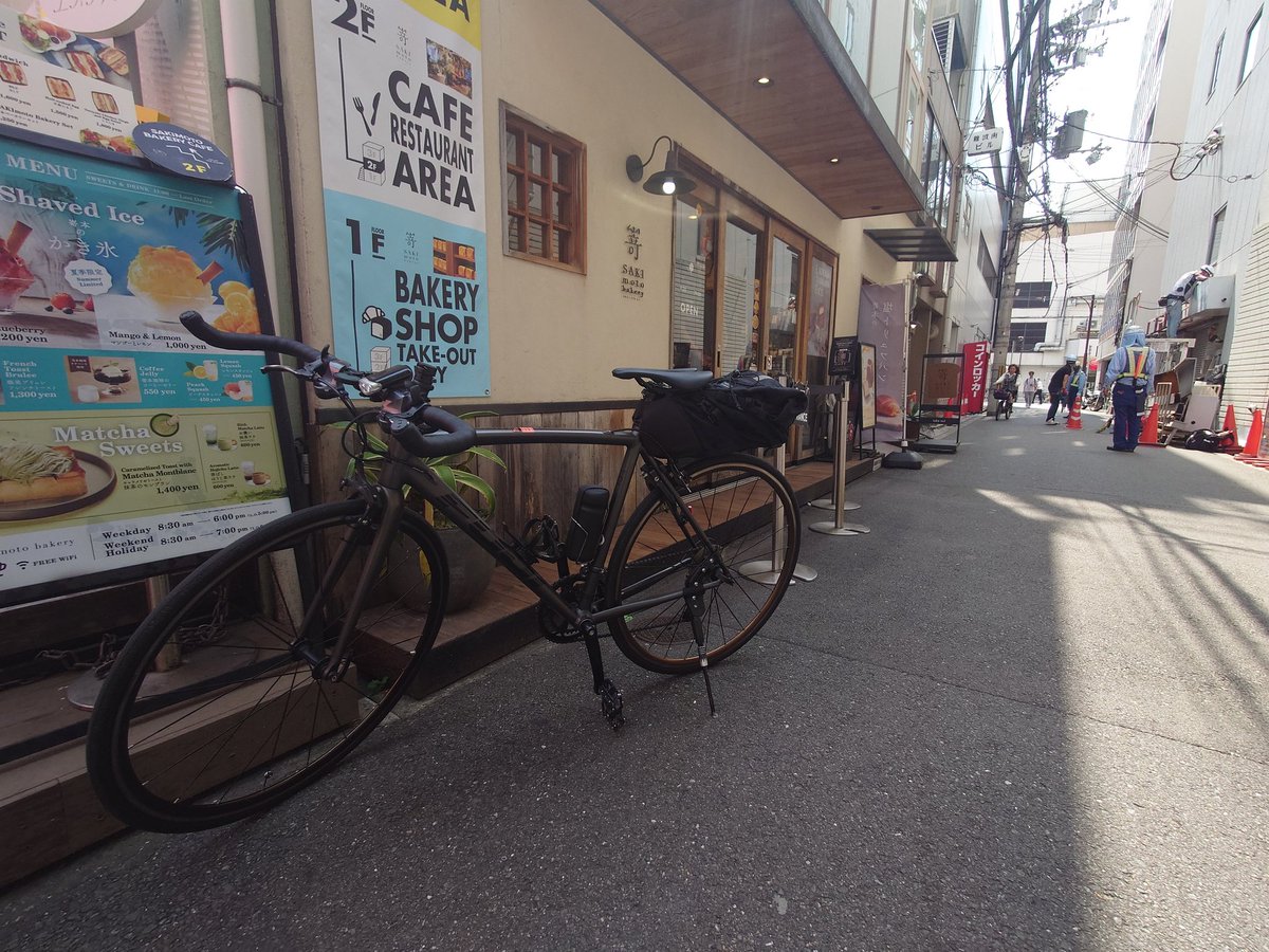 ganobell's tweet photo. 吉野家のあと暑いながら、運動がてら嵜本食パンかいにバシへ。
ワイズロードやらウエパより���がら中之島あたりをぶらり。
橋の電柱でいつも♪the Fourth Avenue Café♪思い出す位にはオタクです(⁠ ⁠╹⁠▽⁠╹⁠ ⁠) https://t.co/DladNiTqmn