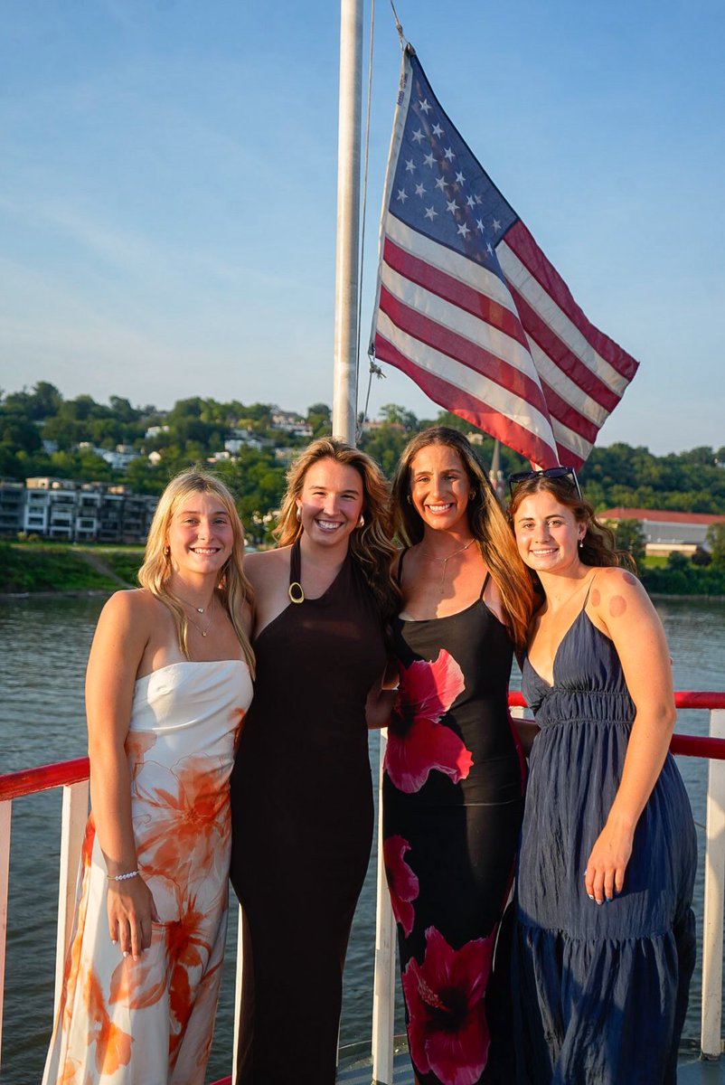 MiamiOH_WBB's tweet photo. Thank you @BBRiverboats for a great night 🕺

#RiseUpRedHawks | #MiamiOHWBB | #Get2It https://t.co/oo7WrLtco5
