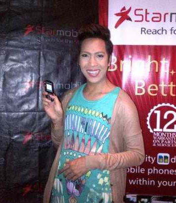 viceganda's tweet photo. nothing beats the joy of having a new phone istg https://t.co/Oau9h7IQxf