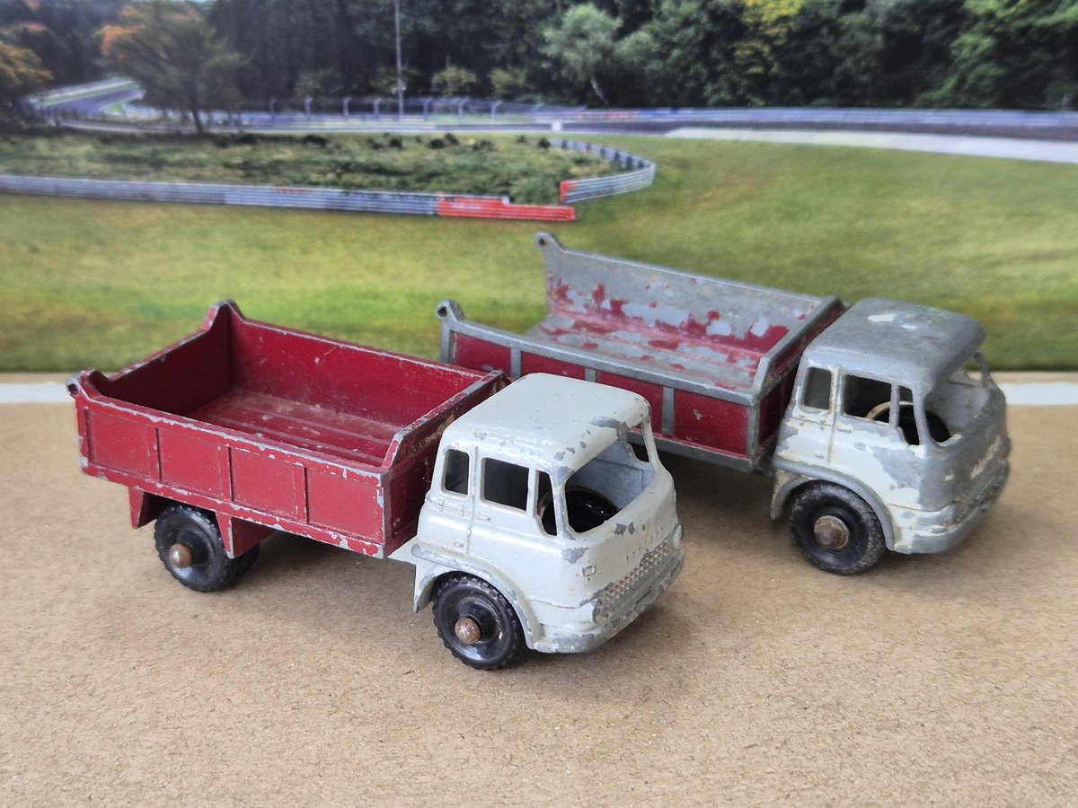 JohnH6069232364's tweet photo. Well would you believe it. Look what I found in 'my favourite 2nd hand shop' today.
Another Lesney Bedford 7½ Ton Tipper. This one is in much better condition and it has the tailgate.
Is it coincidence, or are the Diecast Gods looking down on me...?
#matchbox
#lesneyproducts https://t.co/BG7eUop8bL