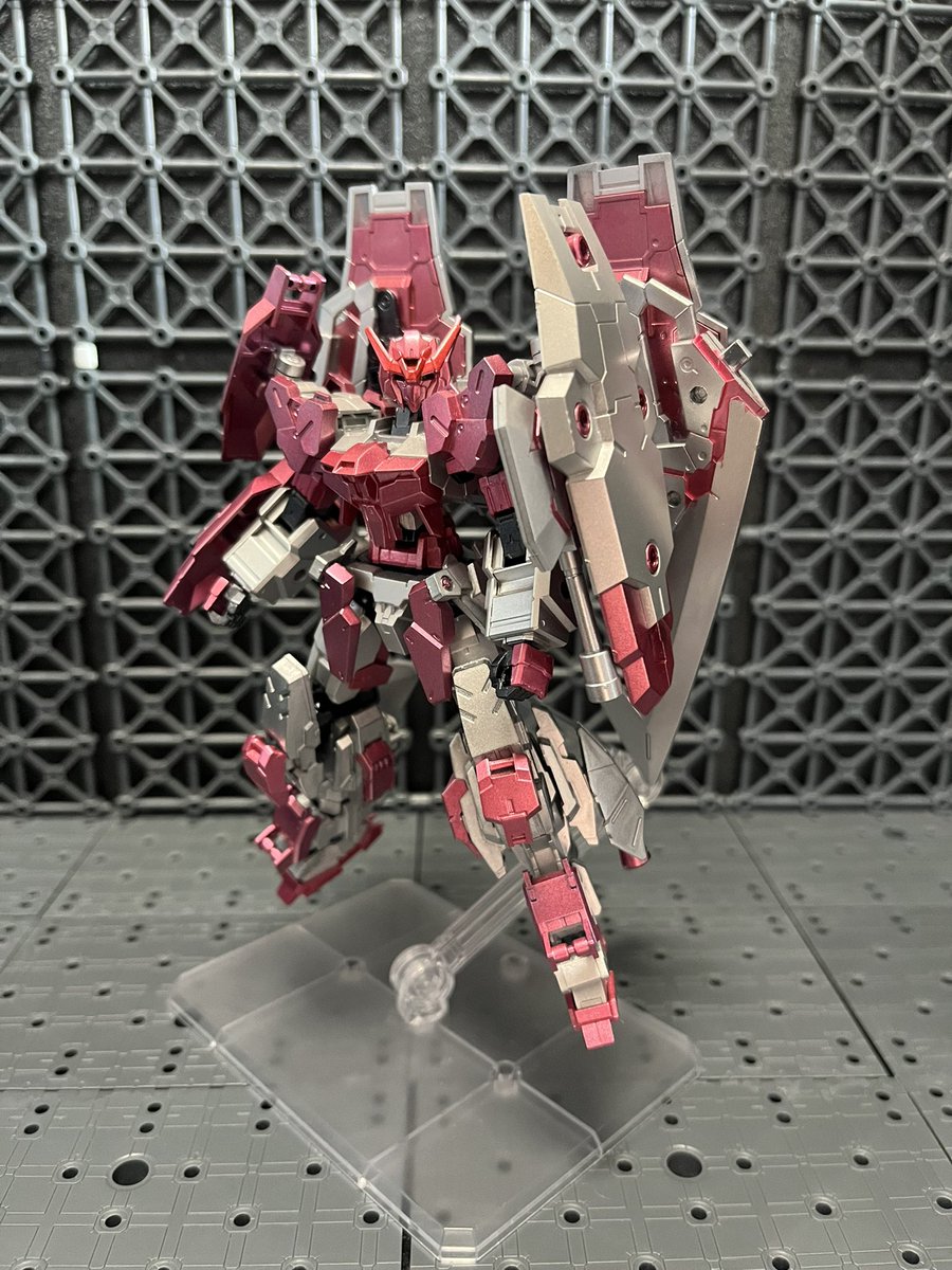 kamiharasyo1471's tweet photo. アルト・FA・スペリオル
近接特化機体として開発した機体バッグパックのブースターを展開することで通常機
のアルトの倍の機動力を発揮する。
武装は肩に内蔵しているSアックス、
ブースターのウィングは取り外してブレードになることが出来る
(1/2)
#30MMCM2026
#30MMEF https://t.co/GkzDUqjwxt