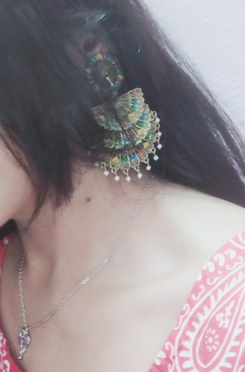 Ruhi90892057's tweet photo. क्यों न गुरूर हो मुझे अपने #झुमकों पर....
तुमसे ज़्यादा वो करीब रहते हैं मेरे....🥰
#Reshu 🖊️ https://t.co/w4dcd6NxZE