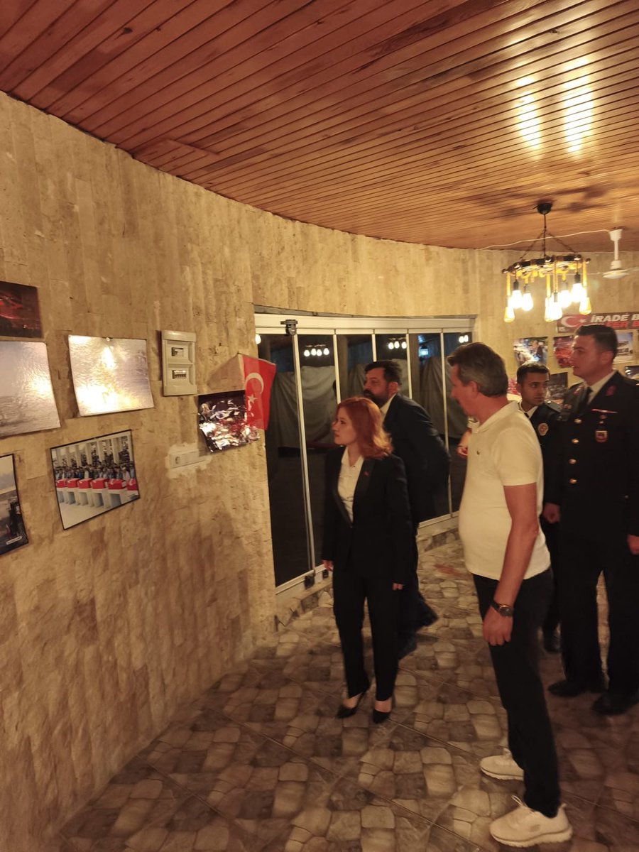 BasmakciKymlik's tweet photo. 15 Temmuz Demokrasi ve Millî Birlik Günü etkinlikleri, İlçemiz Festival Meydanı'nda Kaymakamımız Sayın Merve BAYRİ, Belediye Başkanı Sayın Selçuk GÖNÜLLÜ, siyasi parti temsilcileri, protokol üyeleri, şehit aileleri, gaziler ve vatandaşlarımızın katılımıyla gerçekleştirildi. https://t.co/tpHKwGkeUB