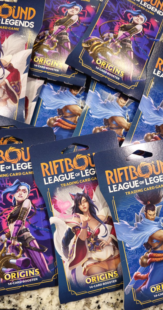 MrShyGuy_01's tweet photo. Good morning ☕ 
20 packs of Origins. Open or keep it sealed? @playriftbound https://t.co/RFFoPSFwaI