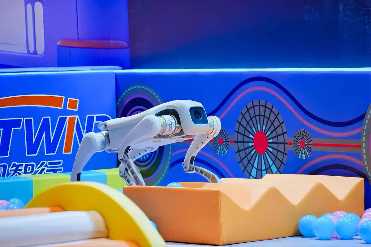 hangzhoufeel's tweet photo. 🤖Inside the Grand Canal Hanggang Park, a futuristic playground has come alive – robot dogs scale stairs, AI‑powered football teams show off pinpoint passes, and concentration‑controlled racecars zip around tracks, all under one gritty roof. 

⚙️🎮From toddlers scrambling up kid‑friendly climbing walls to teens battling in mech combat arenas, this Heart of Steel Embodied Robot Interactive Exhibition proves that heavy industry and cutting‑edge tech can dance together in perfect harmony.

🕙 Date: Jul 16 – Aug 31 (trial run) 

📍 Grand Canal Hanggang Park

#RobotExhibition #TechMeetsHeritage #HangzhouInnovation
