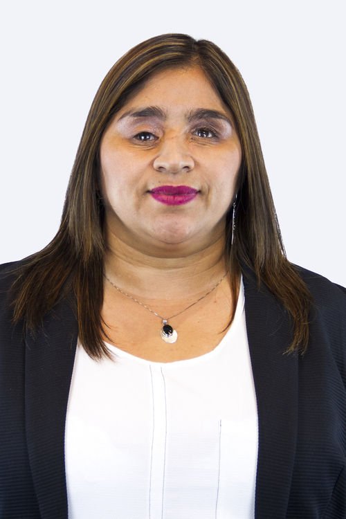 stoneccc209's tweet photo. Esta señora @DignidadFabiola es una parlamentaria de izqda extrema, pero se olvida lo siguiente:
- Se debe recordar que en el juicio del Capitán Maturana, el Tribunal garantista no tuvo consideración de un medio de prueba (piedra), para poder esclarecer el delito, evidencia clave en la sentencia y q condujo a la prisión de Maturana por casi 5 años cumpliendo. 
- La honorable fue favorecida por los mismos Tribunales @PJudicialChile garantistas con montos enormes en dinero, basado en sentencias poco ajustadas a derecho, en consideración de los hechos antes expuestos. 
- La honorable en una mafestacion frente a las cámaras de TV, llamo a quemar Chile y a agredir a Carabineros, no siendo observada su actuar por ningún estamento q vele por quienes están llamados a respetar la ley, una vergüenza. 
- Esta señora en sus votaciones apoya a grupos violentistas y anarquistas, rechazando todos los proyectos q combaten la violencia en la zona de la araucania, overoles blancos y anarquistas. 
- La señora parlamentaria fue observada por los Tribunales @PJudicialChile para q eliminará Twitter difamatorios contra la honra del Cmdte Crespo, con acusaciones sin pruebas legales que la sustentan.
- La parlamentaria contrato a su yerno quien posee antecedentes penales por Robo y Amenazas de muerte, q hace poco se le renovó contrato, por tanto decir que desconocia aquello es una burla al sistema y no se condice con la ética de todo parlamentario.
- Es tan evidente la mentira de la señora, que la abogada q la defiende, es la misma q defiende a su yerno, por tanto se cae su argumento de señalar q desconocia todo tipo de información, siendo su deber proporcionar todos los antecedentes del caso y no evadir la verdad. 
- La señora parlamentaria negó el acceso a la PDI a su domicilio aduciendo una enfermedad, esto en base a  una investigación en contra de su yerno, agrava qué es una legisladora y debe dar el ejemplo en el cumplimiento de la ley, más aún siendo legisladora, por tanto si se trata de una investigación su deber es cooperar con el esclarecimiento de un ilícito. 
- Los medios televisivos y radiales se apiadan de la señora, por su condición, quien vociferar todos los proyectos que vayan en combatir la delincuencia, el saqueo y el terrorismo.
- La parlamentaria ha rechazado todos los proyectos de seguridad en la zona Macro zona Sur y todas las medidas de seguridad q vayan en beneficio de quienes sean víctimas de antisociales.
- Esta señora no aporta absolutamente nada en el parlamento, no participa en proyectos de ley en favor del País, por el contrario obstruye, con cero conocimiento tanto jurídico como constitucional, solo utiliza la proclama, poco serio para ser parlamentario.
- Si se descubre q existió tráfico de influencias debe ser investigada por los parlamentarios, no se debe tener como parámetro su condición física para q ello faculte a cualquiera a contratar a personas q han trasgredido la ley
Solo en Chile sucede q una parlamentaria utilice a un sujeto con antecedentes penales para q con curra donde se crean las leyes q rige a los chilenos, un chiste 🤡
@gonzalofeito
@jumastorga
@biobio