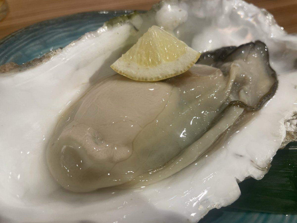 7agzQ's tweet photo. 品サ飯黄金ルート🥇魚豪商コダマ🐟

生牡蠣 唐桑🦪毎朝仕入れ刺身盛り合わせ🐟丸ごとガリトマト🍅空芯菜の香りおひたし、ごぼうの唐揚げ、〆は牡蠣出汁焼きおにぎり🦪久々に海鮮料理を満喫😋

睡眠不足MAXお酒控えめこれから爆睡😴

#魚豪商コダマ大井町 #サウナイキタイ #品川サウナ https://t.co/DHHW7dNMo2