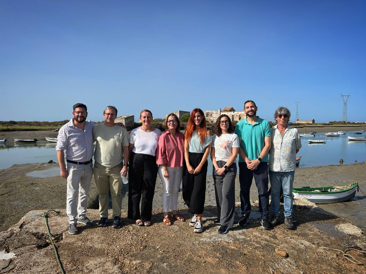 iucadiz's tweet photo. Puerto Real tiene un gran potencial aún por explotar, sólo necesita el impulso de gente como Aurora Salvador y todo su equipo de gobierno. Junto a diversas instituciones, hemos visitado la Isla del Trocadero, un enclave con una gran riqueza que necesita el impulso de todos. https://t.co/rFqBjBtLfm
