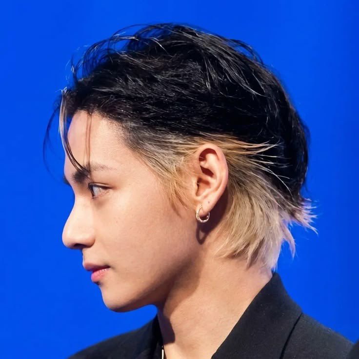 borahaestarrr's tweet photo. I’m 100% sure Taehyung would’ve said, “Your hair is so cool, you look like me,” if he still had his Oreo hair. https://t.co/7JBSkI0tGv