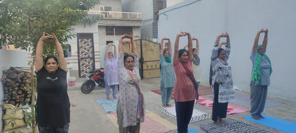 VikuJ97522's tweet photo. Yoga 🧘🏻
@cmdiyogshala
@Dr Balbir Singh 
@Bhagwant Mann
@Kamlesh Mishra
@Amresh Jha
@Government of Punjab

#cmdiyogshala https://t.co/XDxUfRCLyR