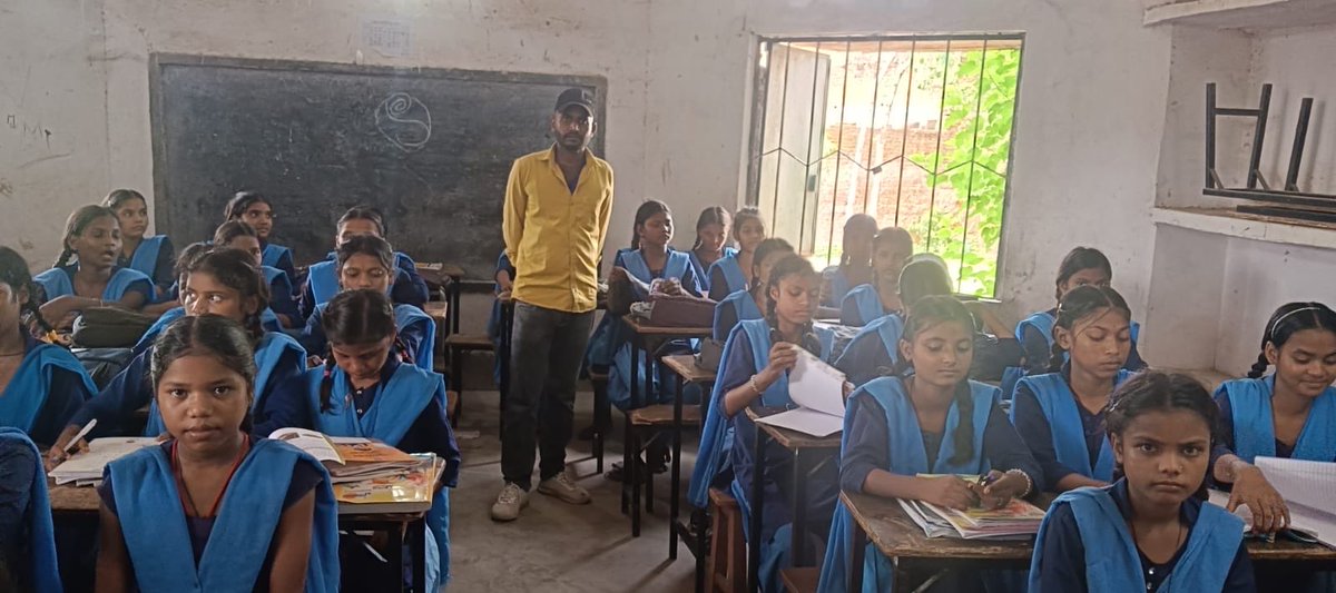 YuvaNawada's tweet photo. Our active Nation Youth Volunteers at My Bharat Nawada spreading awareness about opportunities on MY BHARAT portal and contributing to intensive registration drive at block levels. #nawada #mybharat #youthpower #volunteer #ELP #essay #quiz #NYV https://t.co/ea3K7Ey5be
