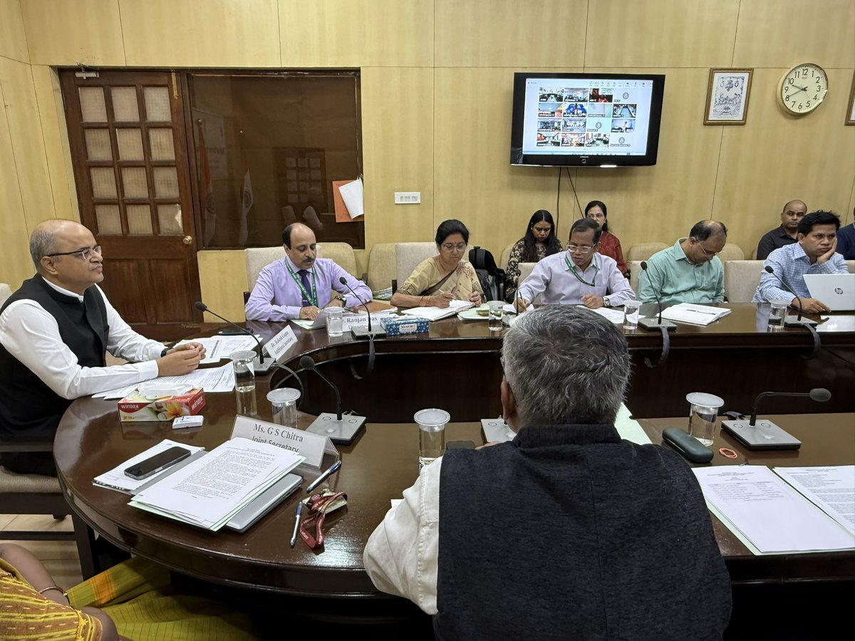 drramvictor's tweet photo. NCDC launched Intermediate Field Epidemiology Training Programme (I-FETP) in collaboration with 14 institutions to train around 250 public health professionals. Supported by WHO India, US CDC,World Bank, the initiative strengthens India’s epidemiology workforce. #HealthForAll https://t.co/EO3EU2nWHh