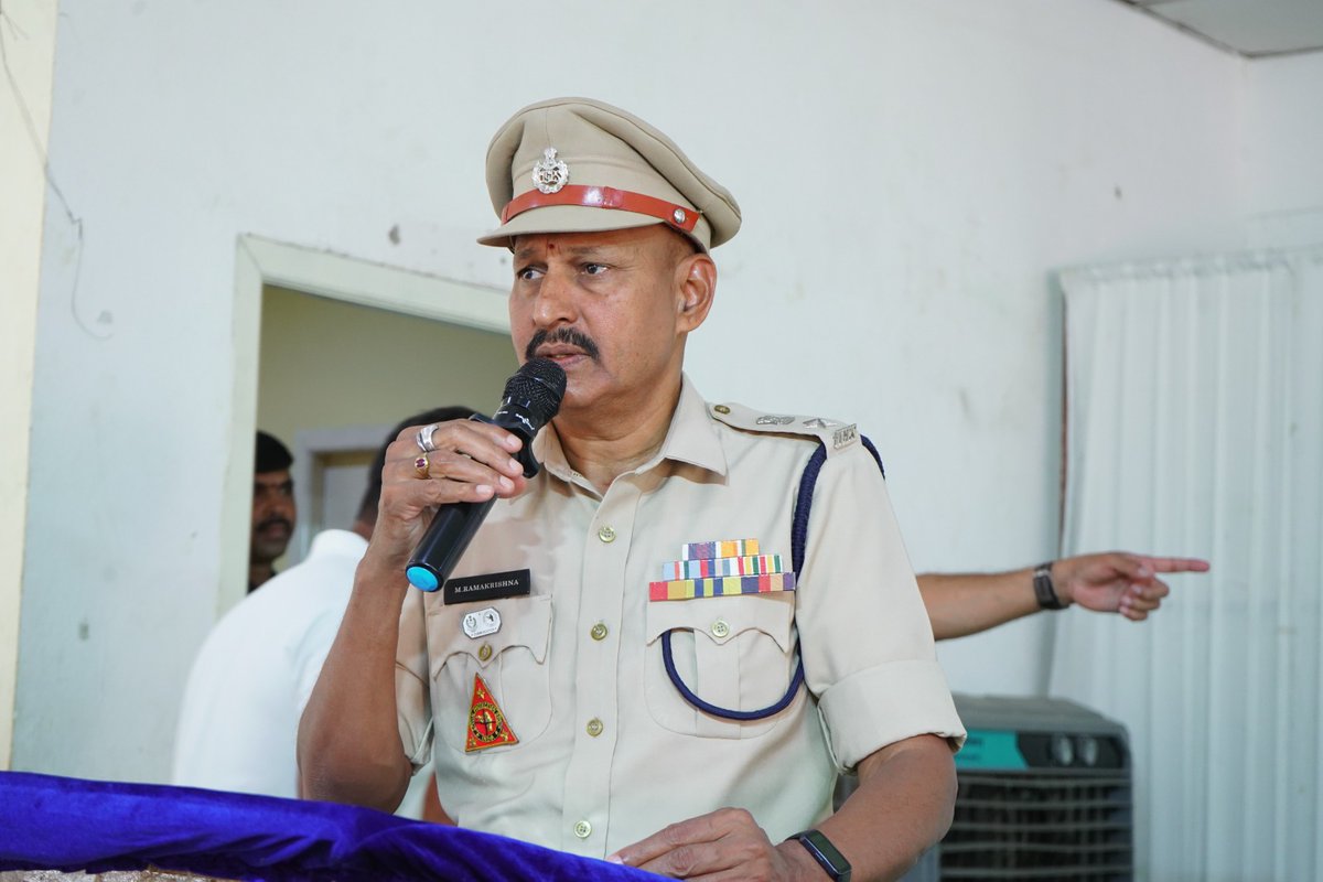 8thBnTSSP's tweet photo. A Mega Medical Camp was organized at the 8th BN in the presence of Sri M. Ramakrishna, Commandant, with the support of Kamineni Hospital, King Koti. https://t.co/7mlBp6lWmt