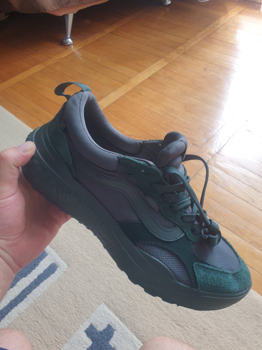 USAPopikhin's tweet photo. @androidcentral I bought it... $35... Nike is worth it (worth it). But, you can't buy ACG in Russia in the fall. https://t.co/9SD2xgJeQO
