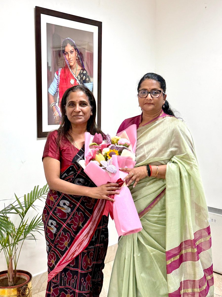 HcmRipa's tweet photo. ACS Training &amp; Director General HCM RIPA was delighted to receive Secretary Overseas Indian Affairs, Govt of India and discuss Centre State issues with her.

@DIPRRajasthan 
@svoruganti1466 https://t.co/uRCqakwmni