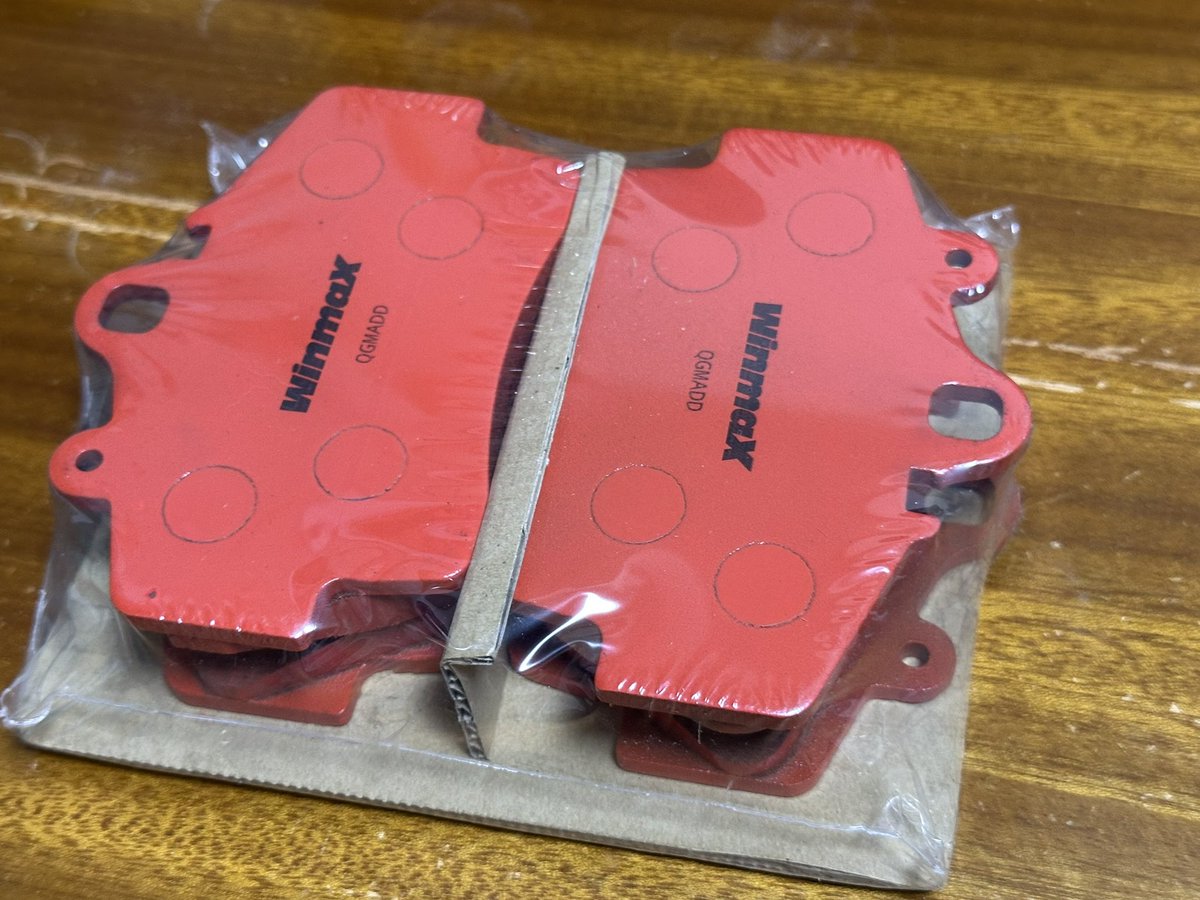 Zeropero_Sport's tweet photo. フロントのブレーキパッドも無事に確保✌️
前後共にWinmax MC2にしてみました。

今付いてるIDI PREMIUM sportsよりもマイルドになってコントロールし易くなる事を期待💦 https://t.co/q0o6bDSuva