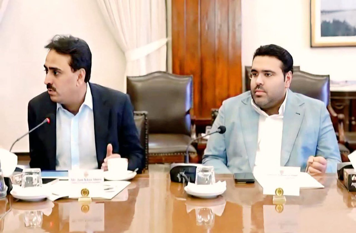 QumberZawar's tweet photo. کراچی /وزیراعلیٰ ہائوس/16جولائی 2026
 وزیراعلیٰ سندھ سید مراد علی شاہ کی زیر صدارت محکمہ خوراک کا اجلاس
صوبائي وزير  آبپاشي پلاننگ اينڊ ڊولپمينٽ 
#محترم_جناب__سردار_ڄام_خان_شورو_صاحب
اجلاس میں صوبائی وزیر خوراک قبلہ مخدوم محبوب الزماں سائیں کے شرکت.
@BBhuttoZardari @jamkhanshoro https://t.co/5CcpgqPffU