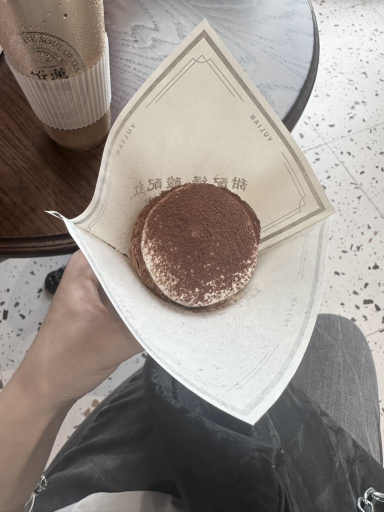 Li1ntear's tweet photo. 美味的生奶油挞。
和故地重游，这次只有我。 https://t.co/boQOtX1iRx