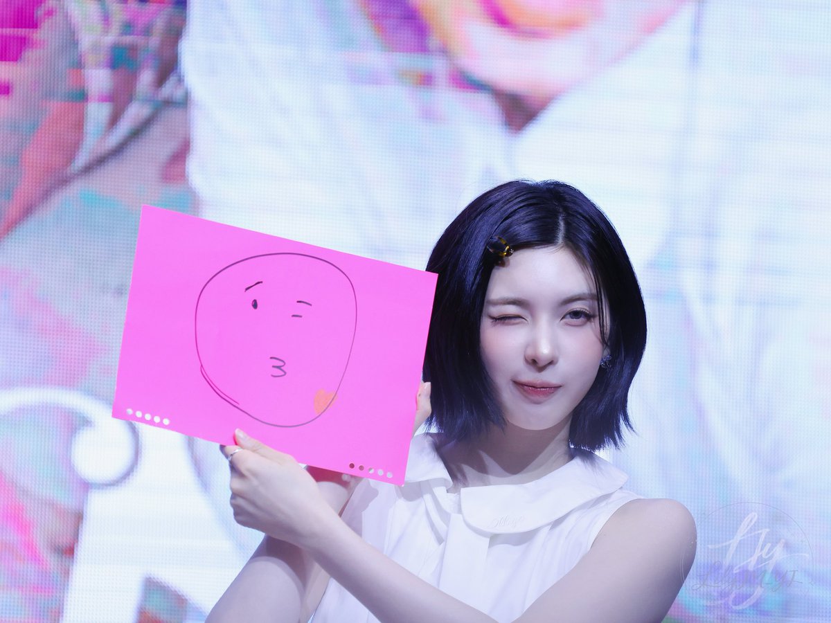 hyewonhyem's tweet photo. 20260710 KM sign event

🐣 😉🥺

#배이 #BAE #엔믹스 #NMIXX https://t.co/hOfE8oqQjL