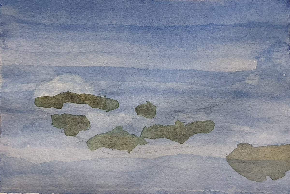 keyaki_dsn's tweet photo. 空の絵を描いてみた。
最初、笑っちゃうくらい失敗！(左)してからの2回目(右)。
明日もう少し塗ってみる。
小学生の時、写生といえば水彩だった。よくこんな難しい画材を教材にしたなぁ（遠い目）
#アナログ絵 #水彩 https://t.co/ozVTUoqULh