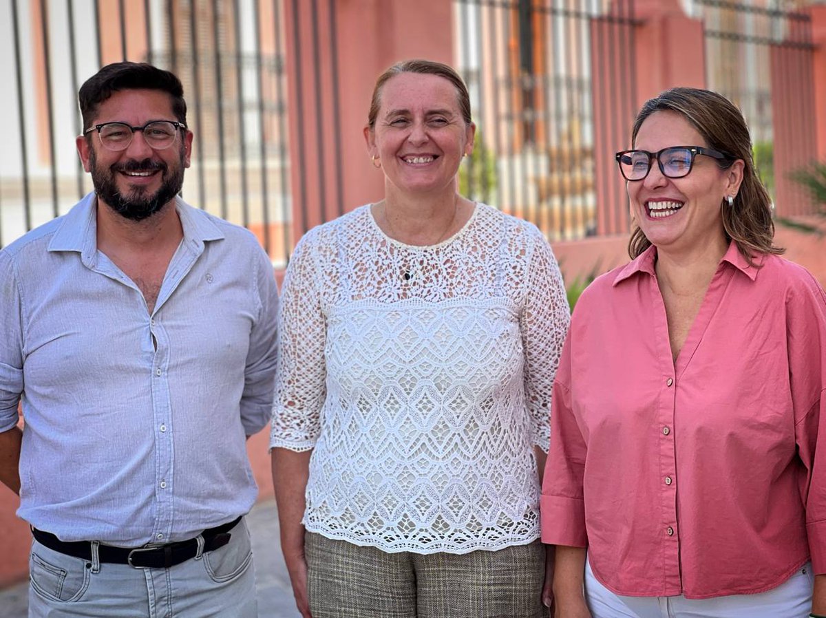 iucadiz's tweet photo. Son muchos los frentes abiertos y amplia la hoja de ruta abierta por el equipo de Gobierno que lidera Aurora Salvador para que Puerto Real progrese. En un fructífero encuentro, hemos hablado de inversiones, de industria y del rechazo al cierre de Correos en el Río San Pedro. ✊ https://t.co/YFTttWuZ5B
